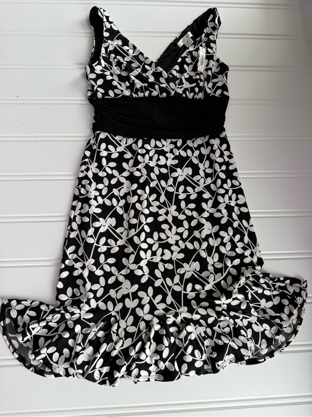 WHITE HOUSE BLACK MARKET WHBM DRESS Black White Medium Ruffle Hem NEW 3021